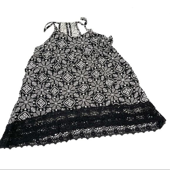black & white halter neck sleeveless top size XS 100% rayon lace hem - Picture 1 of 7